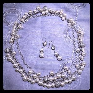Cultured pearl necklace and earrings set